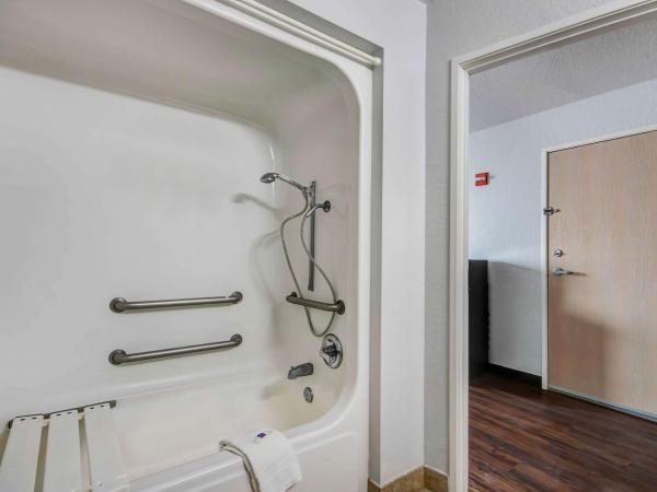 Motel 6-San Antonio, TX - Sea World North : photo 4 de la chambre chambre lit queen-size accessible aux personnes à mobilité réduite – non-fumeurs