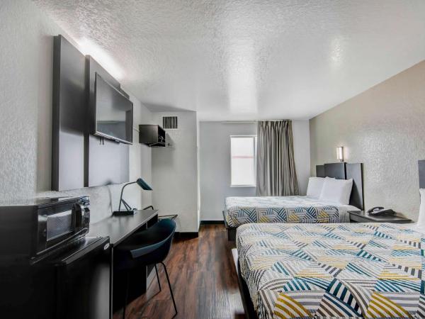 Motel 6-San Antonio, TX - Sea World North : photo 1 de la chambre chambre deluxe avec 2 lits queen-size - non-fumeurs