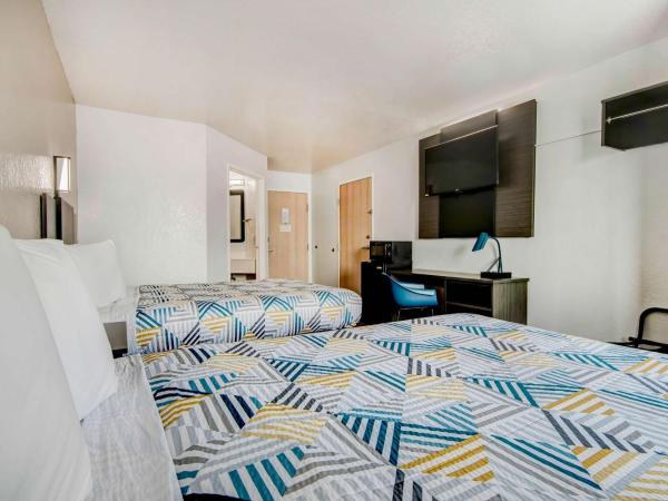 Motel 6-San Antonio, TX - Sea World North : photo 2 de la chambre chambre deluxe avec 2 lits queen-size - non-fumeurs