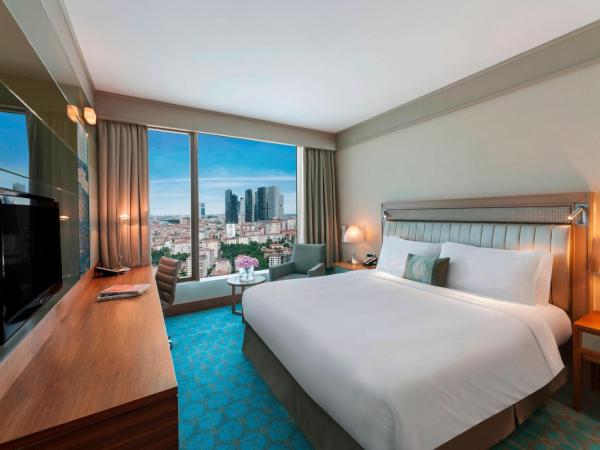 Renaissance Istanbul Polat Bosphorus Hotel : photo 2 de la chambre chambre lit king-size exécutive avec accès au salon club – vue sur ville