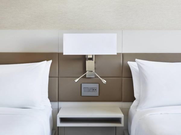 AC Hotel by Marriott Los Angeles South Bay : photo 2 de la chambre chambre 2 lits queen-size - vue sur ville