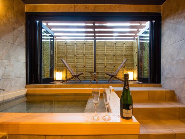 Hotel Isago Kobe : photo 1 de la chambre suite avec baignoire spa