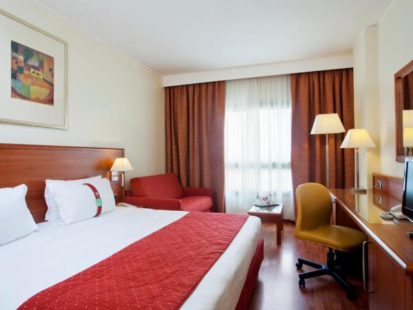 Holiday Inn Cagliari, an IHG Hotel : photo 1 de la chambre chambre premium