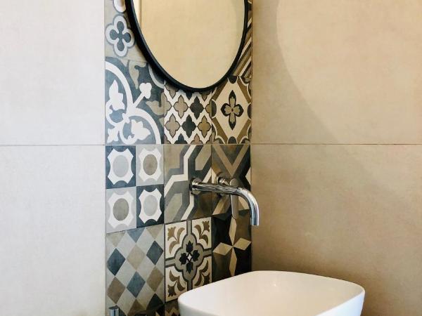 Atipico B&B : photo 9 de la chambre chambre double avec salle de bains privative