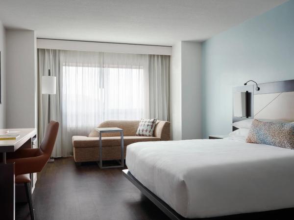Marriott Orlando Downtown : photo 1 de la chambre chambre lit king-size avec canapé-lit