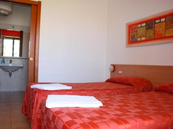 Hotel Alguer : photo 1 de la chambre chambre triple