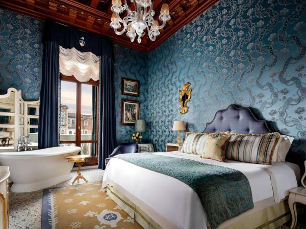 The Gritti Palace, a Luxury Collection Hotel, Venice : photo 4 de la chambre chambre plus spacieuse landmark avec lit king-size ou 2 lits jumeaux/simples - vue sur canal