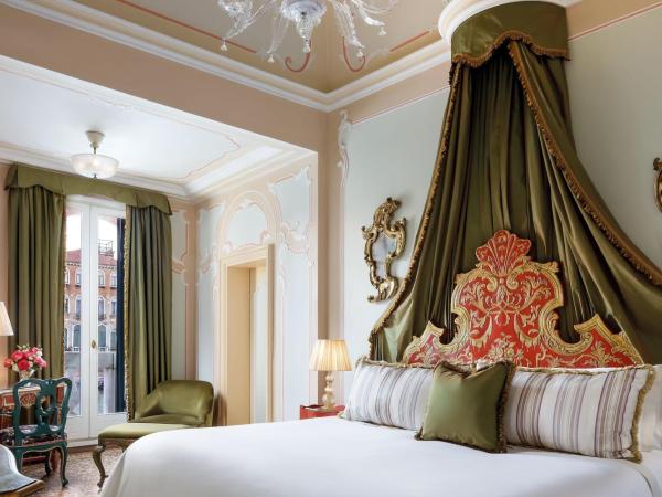 The Gritti Palace, a Luxury Collection Hotel, Venice : photo 5 de la chambre chambre plus spacieuse landmark avec lit king-size ou 2 lits jumeaux/simples - vue sur canal
