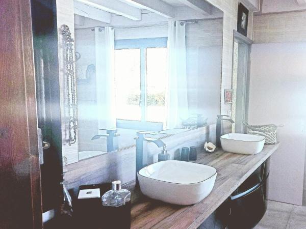 VILLA Zaphira : photo 2 de la chambre chambre double deluxe avec douche