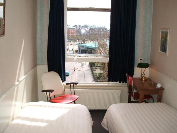Hotel Museumzicht : photo 3 de la chambre chambre double ou lits jumeaux basique avec salle de bains commune