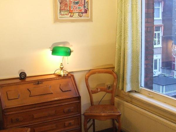 Hotel Museumzicht : photo 6 de la chambre chambre double ou lits jumeaux basique avec salle de bains commune