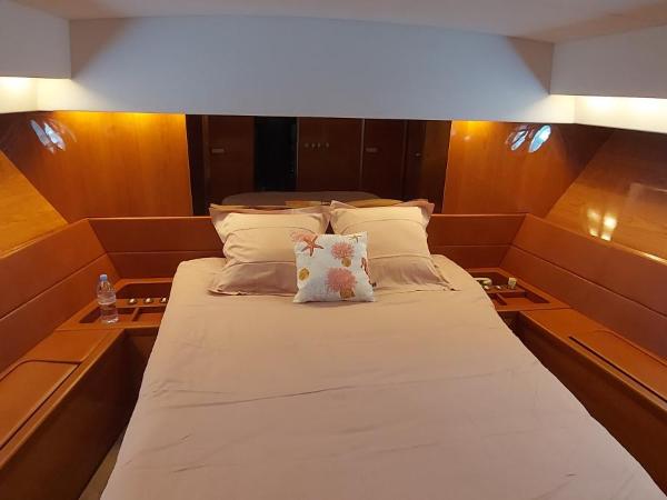Yacht Charter Nice Cannes Antibes : photo 7 de la chambre mobile home