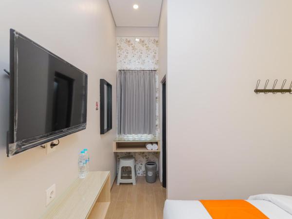 Sans Hotel Clover Ace Surabaya by RedDoorz : photo 4 de la chambre chambre double supérieure