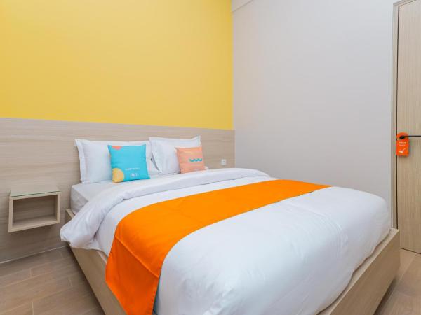 Sans Hotel Clover Ace Surabaya by RedDoorz : photo 7 de la chambre chambre double Économique