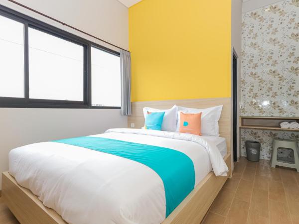 Sans Hotel Clover Ace Surabaya by RedDoorz : photo 7 de la chambre chambre double supérieure