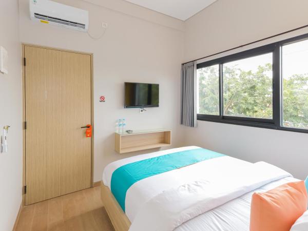 Sans Hotel Clover Ace Surabaya by RedDoorz : photo 8 de la chambre chambre double supérieure