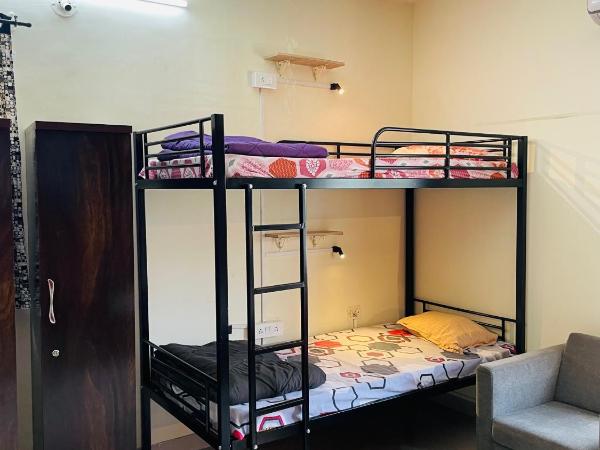 Hostel Lifespace- Garden Bungalow with Pods, CoWork & Cafe : photo 2 de la chambre lit superposé dans dortoir mixte