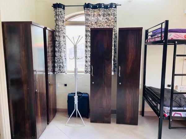 Hostel Lifespace- Garden Bungalow with Pods, CoWork & Cafe : photo 2 de la chambre lit dans dortoir mixte de 4 lits