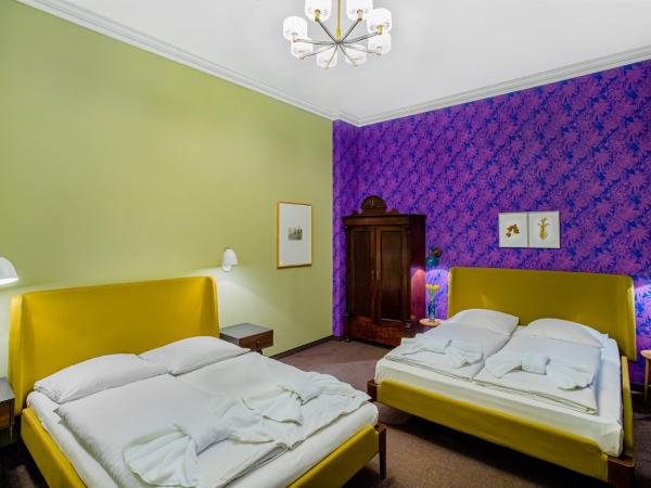 Hotel BELLEVUE am Kurfürstendamm : photo 3 de la chambre chambre quadruple