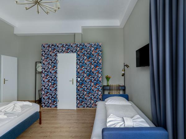 Hotel BELLEVUE am Kurfürstendamm : photo 6 de la chambre chambre triple