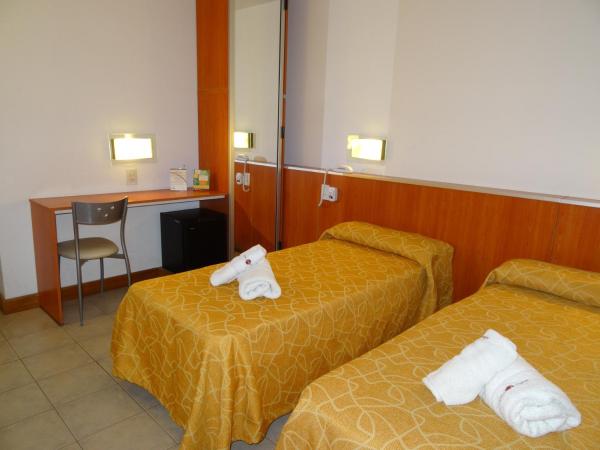 Hotel Necof : photo 2 de la chambre chambre lits jumeaux