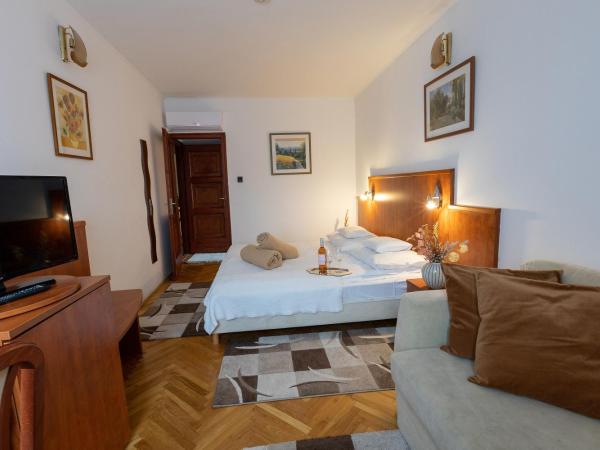 HELIOS Hotel Apartments : photo 8 de la chambre chambre double ou lits jumeaux standard