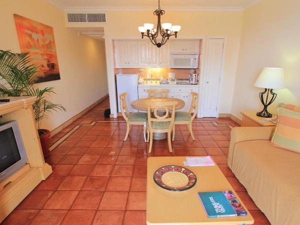 Suites at PB Rose' Resort and Spa Cabo San Lucas : photo 5 de la chambre one-bedroom suite with balcony and kitchen