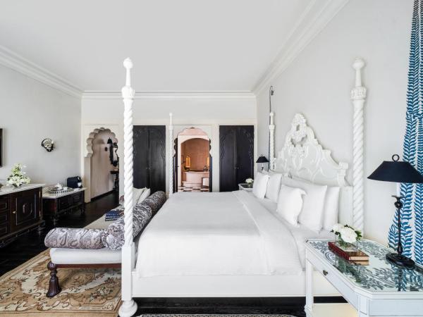 Fairmont Jaipur : photo 1 de la chambre fairmont king room - (non smoking) 02 pint of beer per room per stay, 20% off on spa,f&b and laundry, evening rituals shaam-e-khaas, happy hours ( buy 1 get 1) at anjum bar on selected beverages.