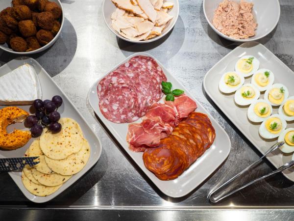 Centro Hotel Turku : photo 10 de la chambre chambre simple avec accès au buffet de tapas