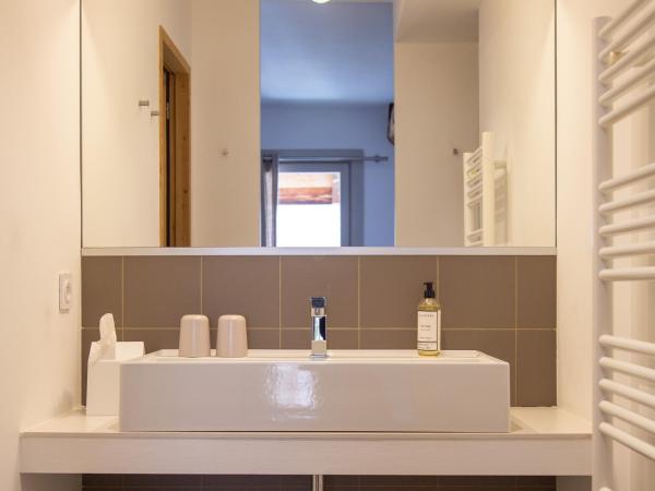 Maison Cimes : photo 10 de la chambre chambre familiale - vue sur jardin