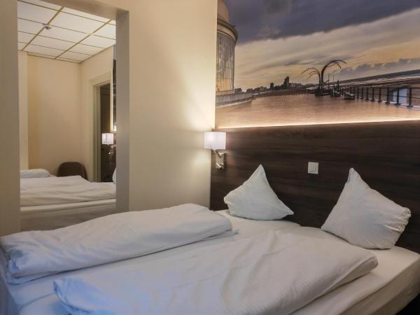 Hotel Albert II Oostende : photo 7 de la chambre chambre familiale supérieure
