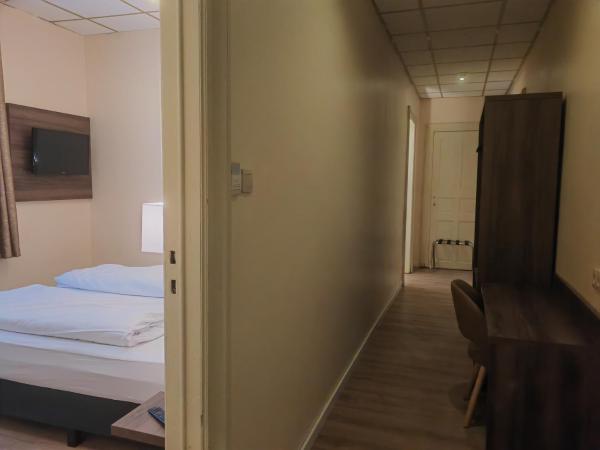 Hotel Albert II Oostende : photo 10 de la chambre chambre familiale supérieure