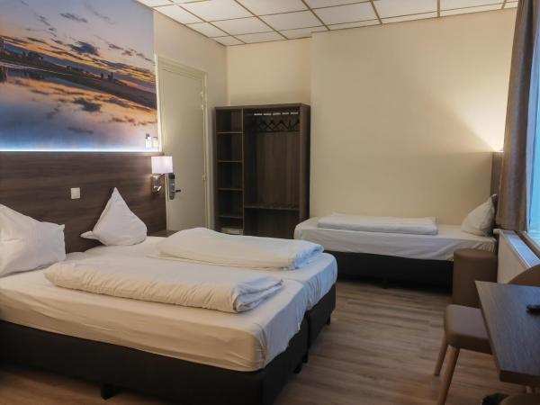 Hotel Albert II Oostende : photo 7 de la chambre chambre quadruple confort