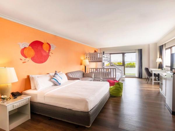 Grand China Bangkok : photo 1 de la chambre suite club junior avec balcon