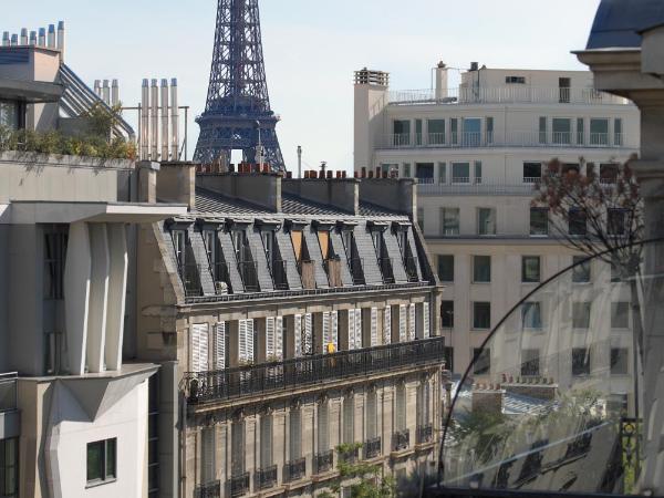Renaissance Paris Nobel Tour Eiffel Hotel : photo 1 de la chambre suite junior avec petit-déjeuner - vue sur tour eiffel