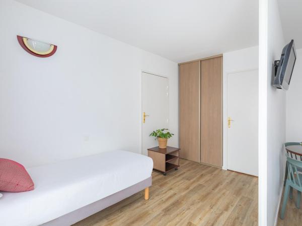 Appart'City Confort Brest : photo 2 de la chambre grand studio triple - 1 lit double et 1 lit simple