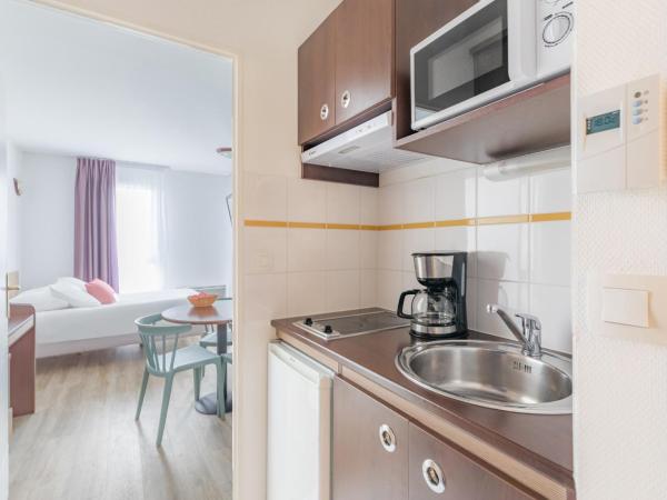 Appart'City Confort Brest : photo 3 de la chambre grand studio triple - 1 lit double et 1 lit simple