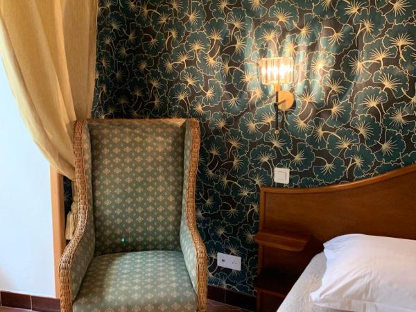 Hotel Central Bastia : photo 9 de la chambre chambre double supérieure