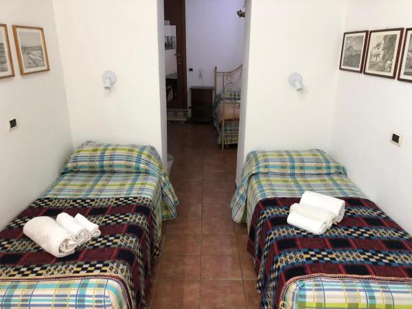 Bahalara Alloggio : photo 5 de la chambre chambre quadruple avec salle de bains privative