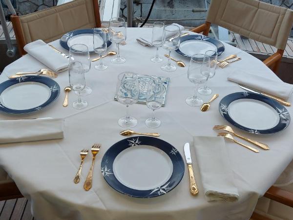 Yacht Charter Nice Cannes Antibes : photo 3 de la chambre mobile home