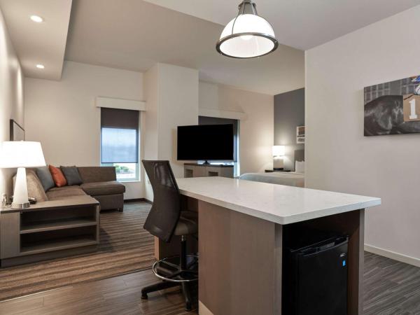 Hyatt House Louisville East : photo 3 de la chambre king studio suite with kitchen and sofa bed