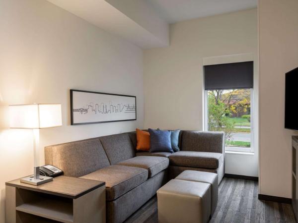 Hyatt House Louisville East : photo 5 de la chambre king studio suite with kitchen and sofa bed