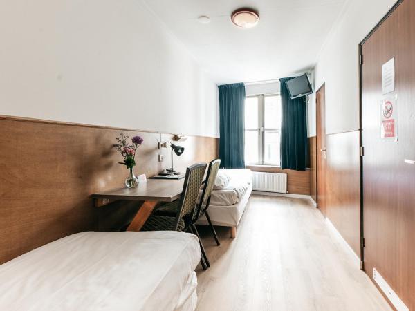 Hotel van Gelder : photo 2 de la chambre chambre lits jumeaux avec salle de bains privative