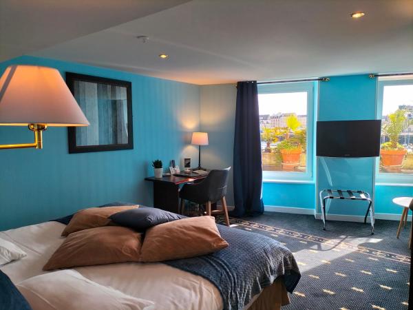 Logis HOTEL RESTAURANT La Régence : photo 6 de la chambre chambre double / lits jumeaux supérieure avec vue sur le port