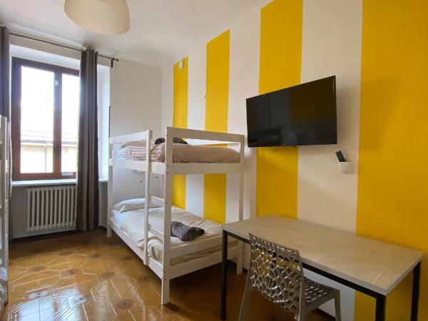 Hostel Turin Metro Young : photo 1 de la chambre chambre quadruple avec salle de bains commune