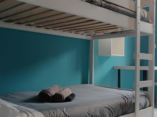 Hostel Turin Metro Young : photo 1 de la chambre chambre lits jumeaux avec toilettes communes