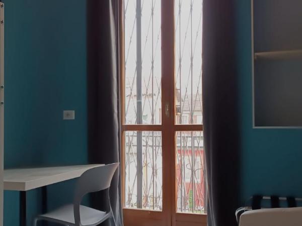 Hostel Turin Metro Young : photo 3 de la chambre chambre lits jumeaux avec toilettes communes
