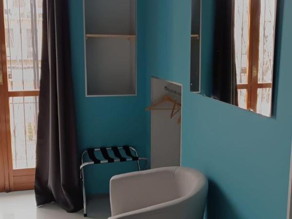 Hostel Turin Metro Young : photo 4 de la chambre chambre lits jumeaux avec toilettes communes
