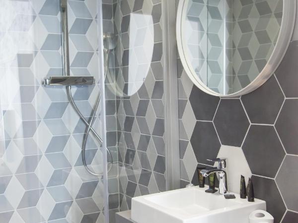 The Originals Boutique, Hôtel Le Lion, Clermont-Ferrand : photo 3 de la chambre chambre double familiale