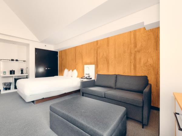 Aava Whistler Hotel : photo 3 de la chambre chambre lit queen-size deluxe avec canapé-lit